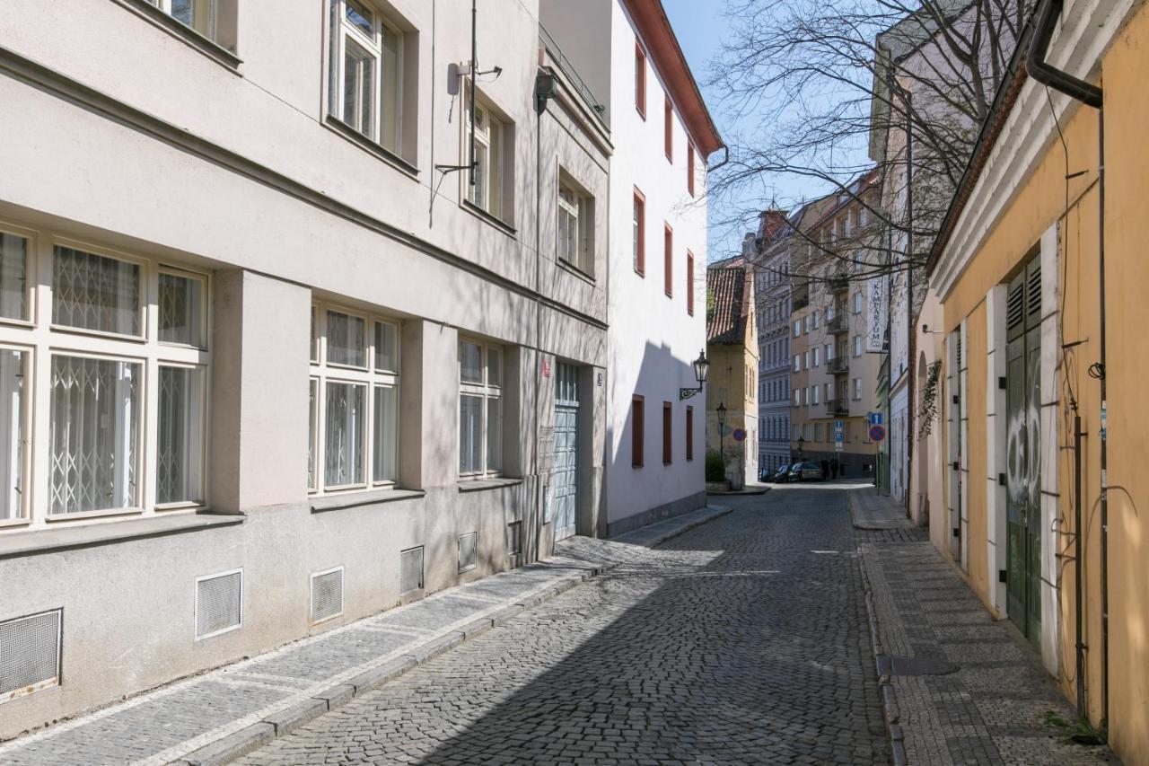 Cozy Apartment In Quiet Courtyard Near Charles Bridge Prague Exterior photo